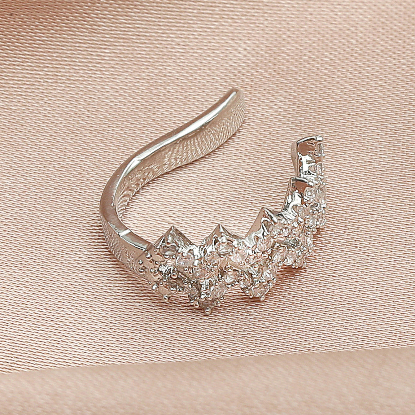 Retro Graceful Personality Lines Ear Clip