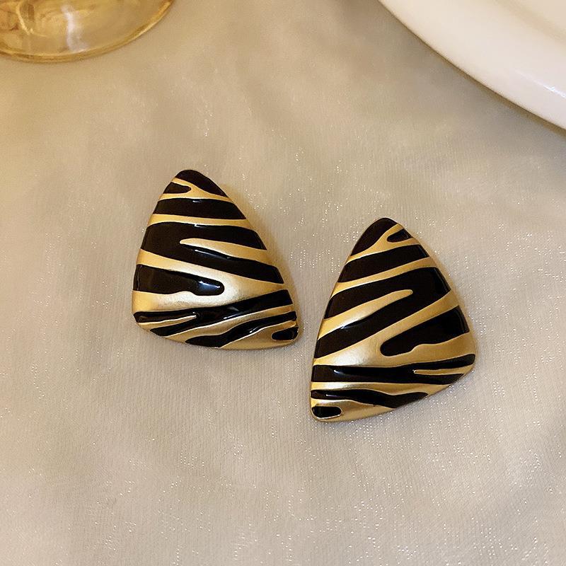 Black Series Retro Affordable Luxury High-grade Heavy Industry Earrings