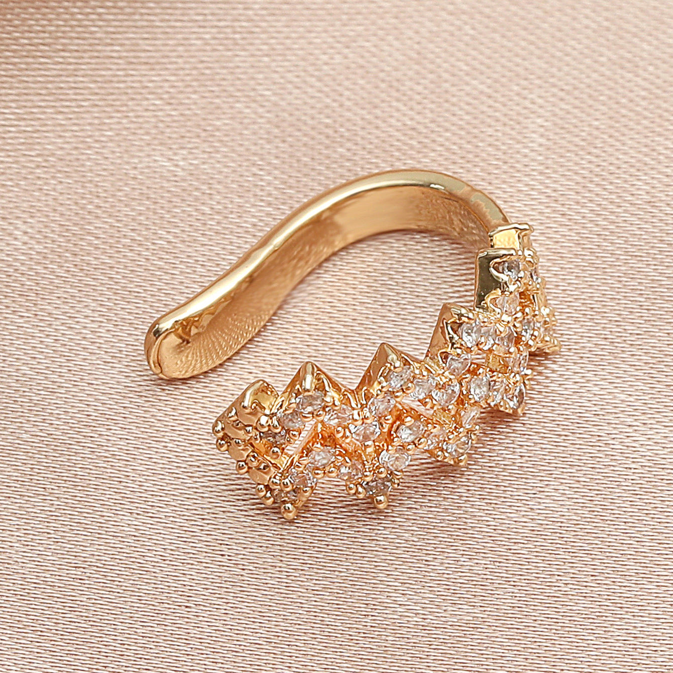 Retro Graceful Personality Lines Ear Clip