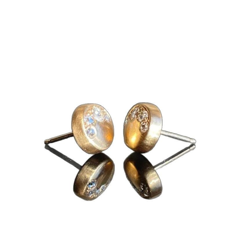 Stylish Round Gold Stud Earrings Compact